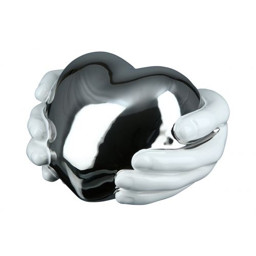 Sculpture coeur dans mains