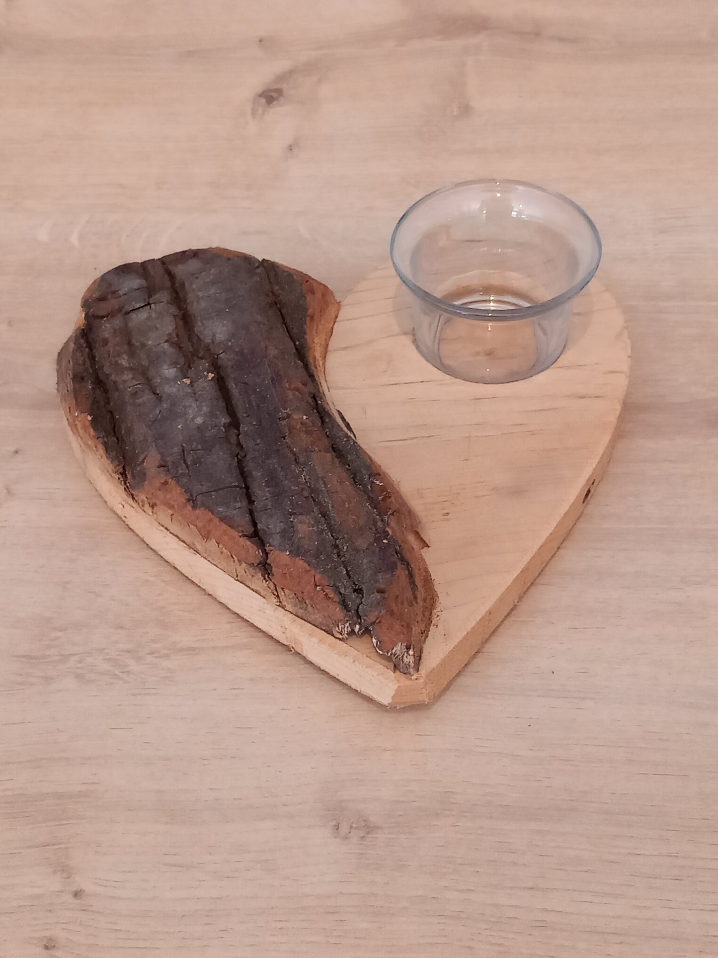 Coeur en bois avec bougeoir