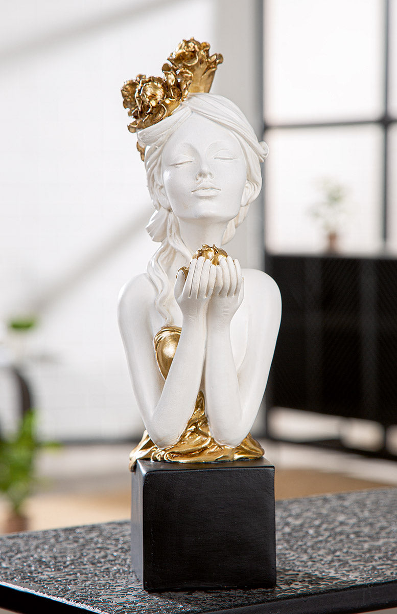 Sculpture Femme Avec Rose