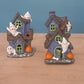Maison d'Halloween avec fantômes et lumière LED