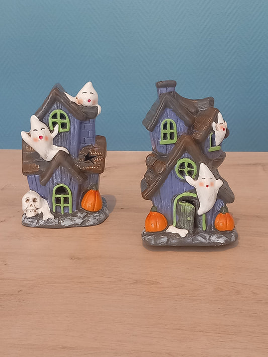 Maison d'Halloween avec fantômes et lumière LED