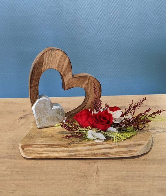Composition de fleurs stabilisées sur socle en bois + cœur en bois